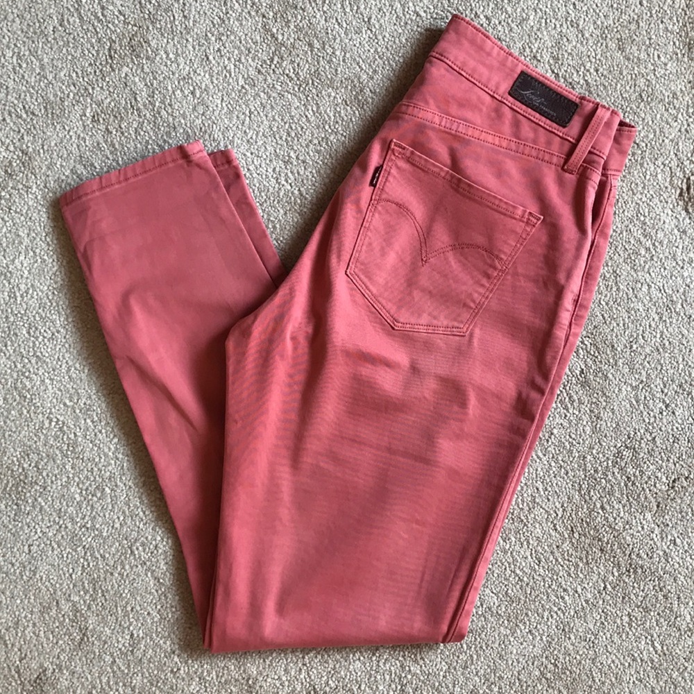 Levi’s high rise denim curve
